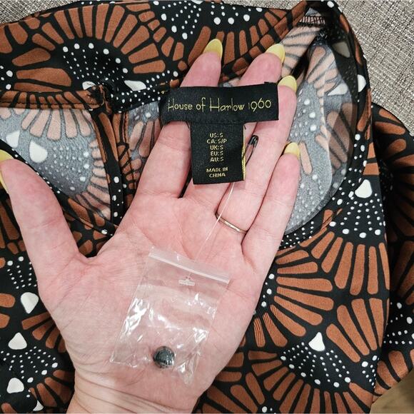 NWOT House of Harlow Cropped Long Sleeve Blouse - Picture 6 of 7